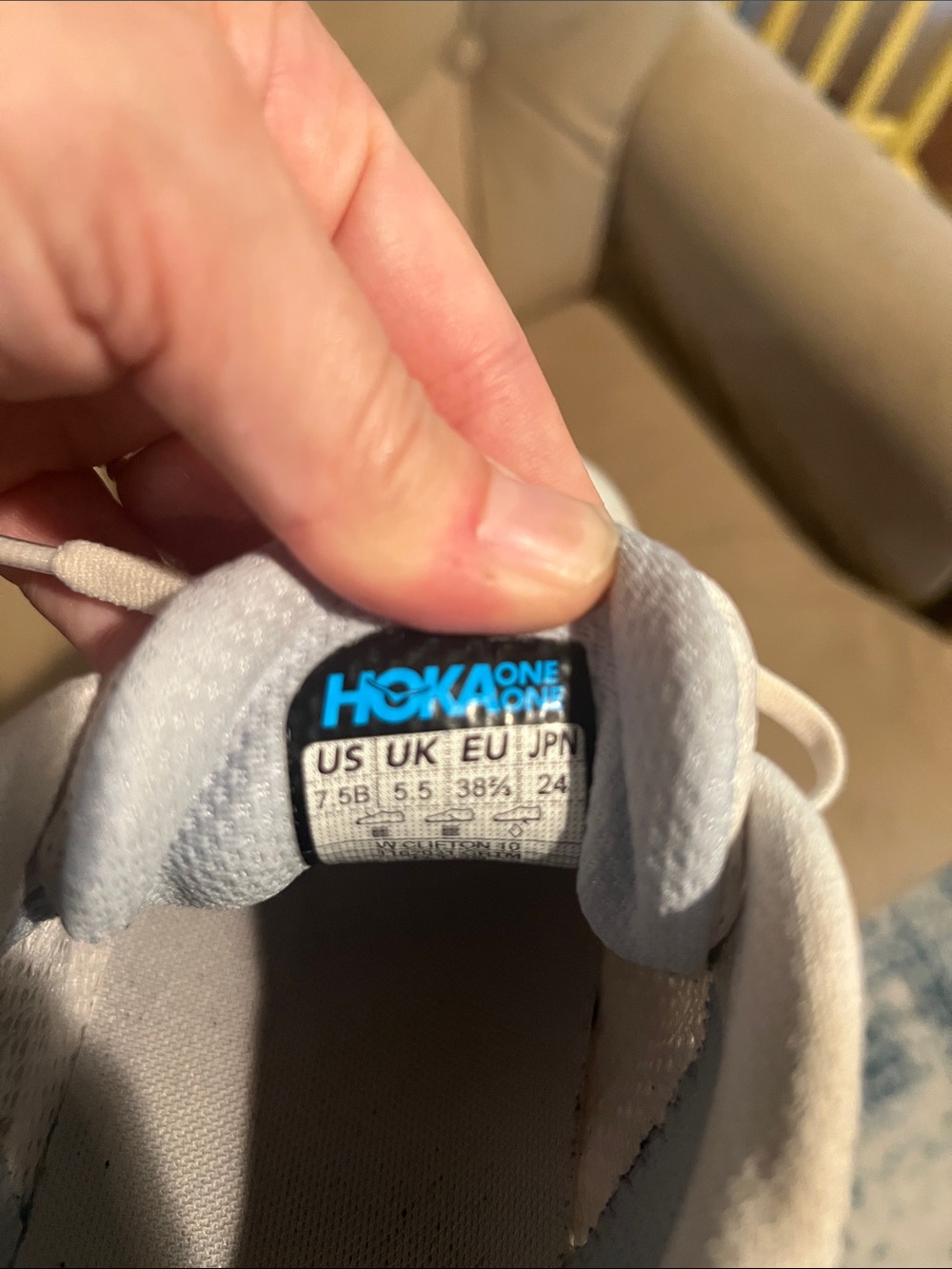 Light blue/white 7.5 Clifton 10 Hoka women’s shoes - Picture 7 of 9